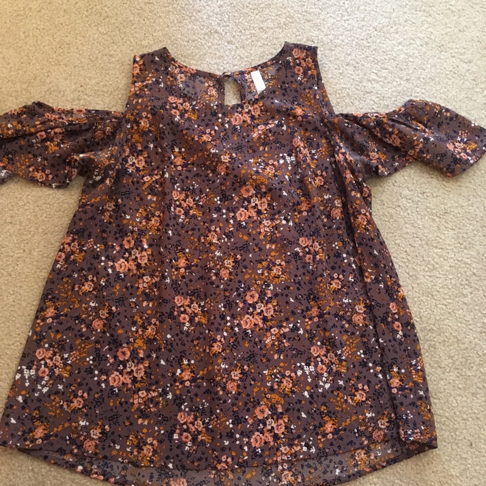 Cold-shoulder floral top